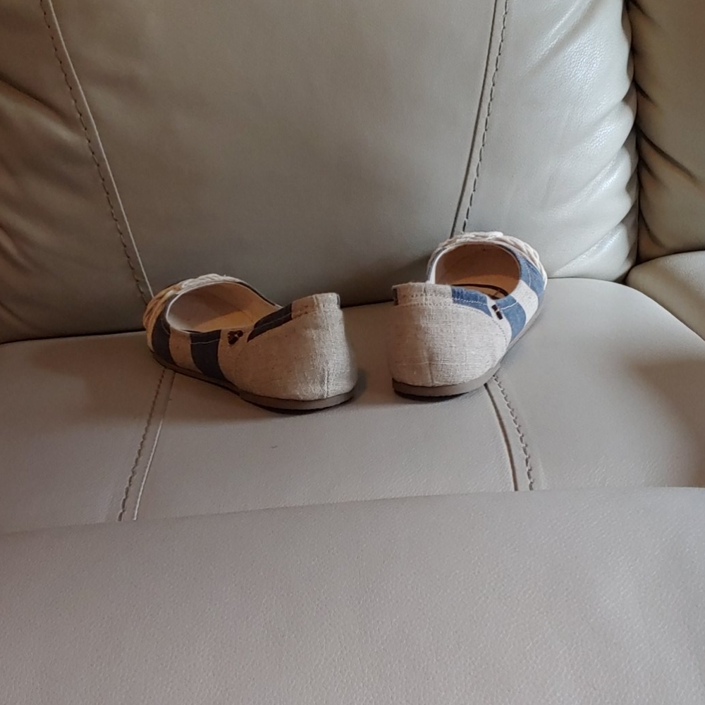 Shoes - Picture 4 of 4